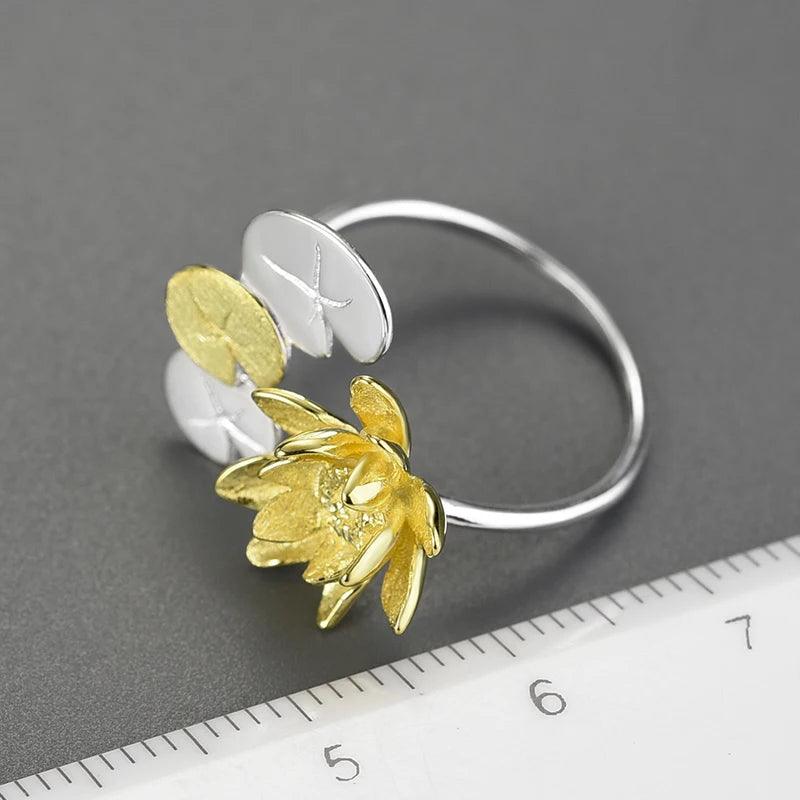 Bague ajustable fleurs de nénuphar | Argent 925 détails plaqué Or 18K