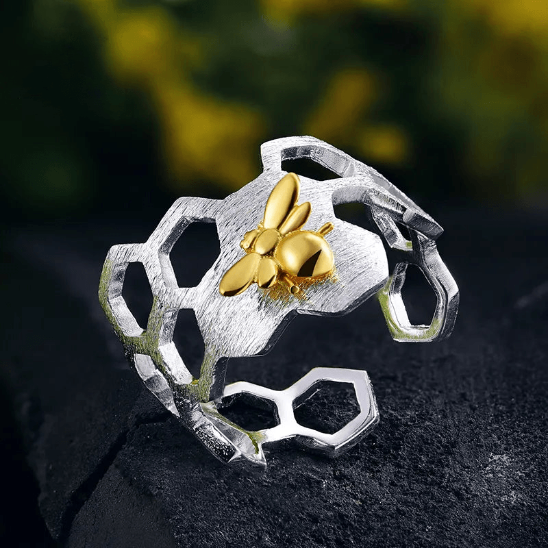 Bague nid d'abeille butinante | Argent 925 détails plaqué Or 18K