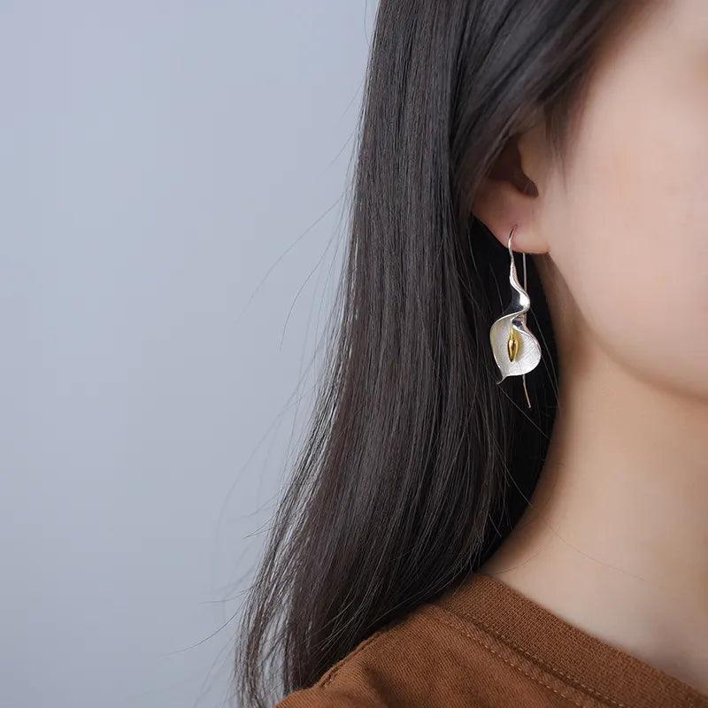 Boucles d'oreilles calla Lily | Argent 925 détails plaqué Or 18K