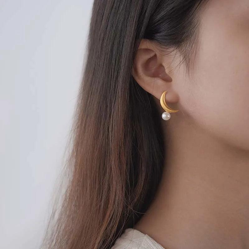 Boucles d'oreilles Lune perlée | Argent 925 détails plaqué Or 18K