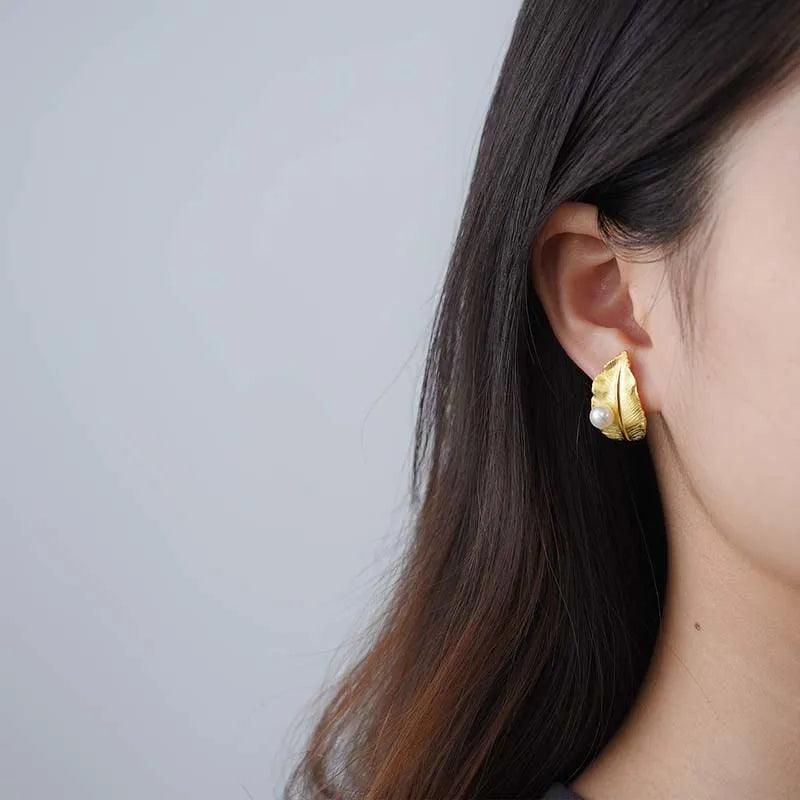 Boucles d'oreilles perle sur feuille nouvelle | Argent 925 détails plaqué Or 18K