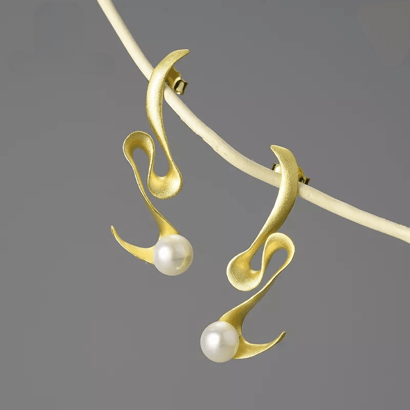 Boucles d'oreilles perle véritable sur spirale | Argent 925 détails plaqué Or 18k