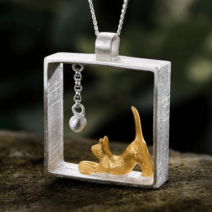 Pendentif chat joueur | Argent 925 détails plaqué Or 18K