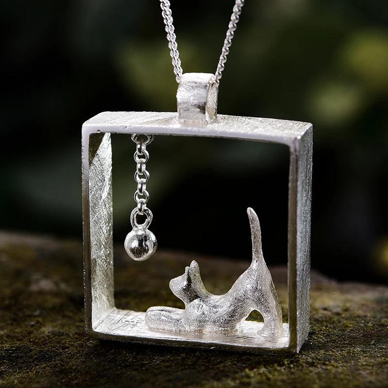 Pendentif chat joueur | Argent 925 détails plaqué Or 18K